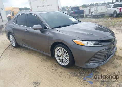 2020 Toyota Camry Xle z USA, uszkodzony, nr VIN 4T1F11AK1LU975967